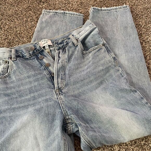 Womens high waisted distressed boyfriend jeans. Size 28. Never worn. - Picture 5 of 5